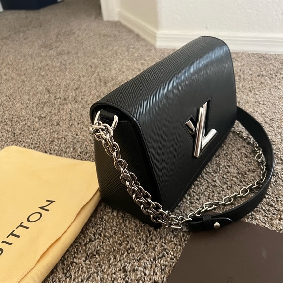 Louis Vuitton Twist MM Bag - Picture 4 of 8